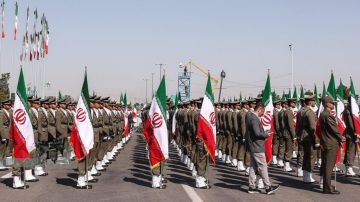 الجيش الإيراني يتسلم دفعة من ألف مسيرة.. ويهدد بـرد ساحق