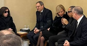 اللبنانية الأولى قدمت واجب العزاء للسيدة فيروز