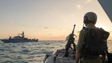 قوات الاحتلال تطلق النار باتجاه سفينة مصرية حاولت الاقتراب من غزة قوات الاحتلال تطلق النار باتجاه سفينة مصرية حاولت الاقتراب من غزة