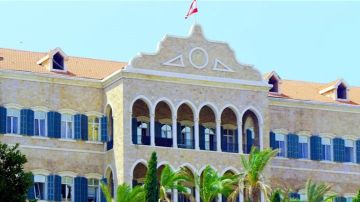 سلام أمام موظفي السرايا وضباط : الحكومة ستستمر في عملها لما فيه مصلحة الوطن