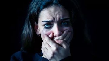 قضية مخزية جنوبا ... سيدة جنوبية تتعرض للابتزاز الجنسي والتهديد من قبل ابن قريتها وتطالب الاجهزة الامنية بسرعة التدخل ...