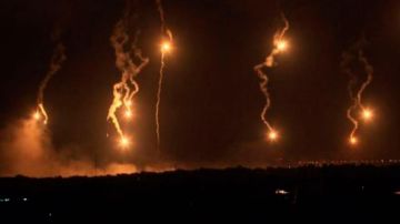 مناورات إسرائيلية عند الحدود وانفجارات وقنابل مضيئة