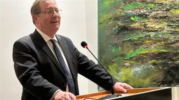 السفير البريطاني يشيد ببيان الجيش اللبناني حول نزع السلاح السفير البريطاني يشيد ببيان الجيش اللبناني حول نزع السلاح