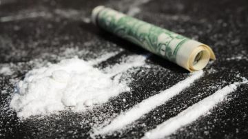 وزع المخدرات على جانب الأوتوستراد... وبواسطة الشحرور!