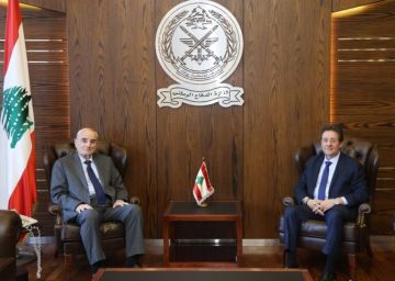 وزير الدفاع الوطني يستقبل كنعان وروكز وياسين ويبحث الأوضاع العامة والملفات المالية وشؤون المتقاعدين العسكريين وزير الدفاع الوطني يستقبل كنعان وروكز وياسين ويبحث الأوضاع العامة والملفات المالية وشؤون المتقاعدين العسكريين