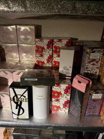 10 آلاف عبوة عطر مزور! 10 آلاف عبوة عطر مزور!