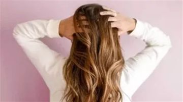 7 عادات يومية قد تتسبب بتقصف شعرك...إليك الحل