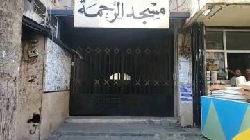 اعتصام لأهالي القبة أمام مسجد الرحمة للمطالبة بفرض تبرع على مجلس الوزراء لصالح طرابلس