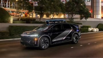 روبوتاكسي مبتكرة تجمع تقنيات لوسيد ونورو وأوبر