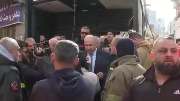 سماع أصوات تصدر من تحت ركام المبنى المنهار