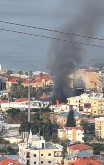 دخان كثيف فوق البترون حريق ضخم داخل مطعم دخان كثيف فوق البترون حريق ضخم داخل مطعم