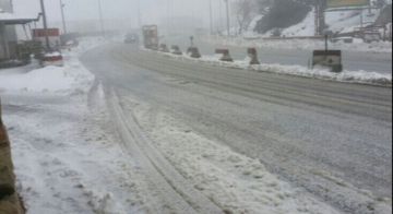 طريق ترشيش زحلة مقطوعة بسبب طبقة جليد وطريق ضهر البيدر سالكة أمام مركبات الدفع الرباعي