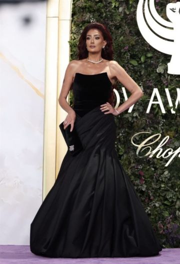 غادة عبد الرازق تتالق بإطلالة سوداء كلاسيكية في حفل جوائز joy Awards