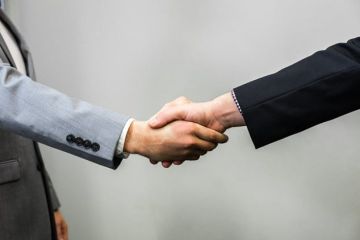 كواليس - مصالحة مرجع ورئيس حزب برعاية الأمير 