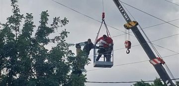 تعرض لصعقة كهربائية خلال عمله وهذا وضعه الصحي