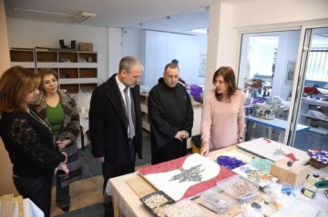 نقيب المحامين خلال تكريمه في المعهد الفني الأنطوني: آن الأوان لينهض لبنان على يد جماعات نخبوية نقيب المحامين خلال تكريمه في المعهد الفني الأنطوني: آن الأوان لينهض لبنان على يد جماعات نخبوية