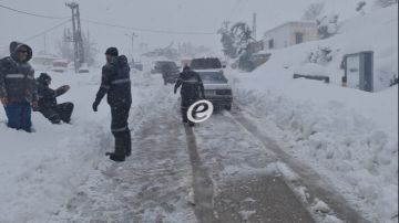 التحكم المروري: عدد من الطرقات الجبلية مقطوعة بسبب تراكم الثلوج