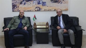 اللواء خليل يزور القنصل العمري مهنئا اللواء خليل يزور القنصل العمري مهنئا