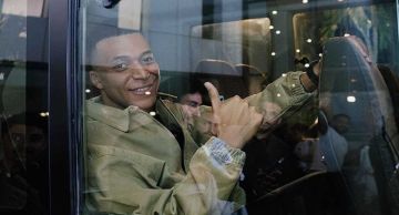 مبابي يصل جدة