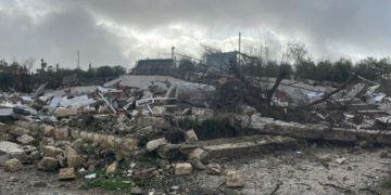 النشرة: الجيش الإسرائيلي نسف احد المنازل المتضررة جزئيا في حي البيادر - جنوب شرق يارون