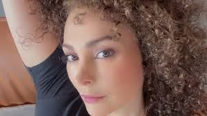 امل حجازي عن خلعها الحجاب: خلعت شقفة قماش يمكن لغيري بتعنيلون كتير امل حجازي عن خلعها الحجاب: خلعت شقفة قماش يمكن لغيري بتعنيلون كتير