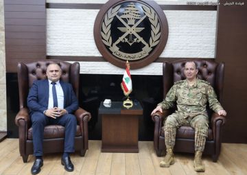 قائد الجيش بحث مع مسعد الأوضاع العامة في البلاد