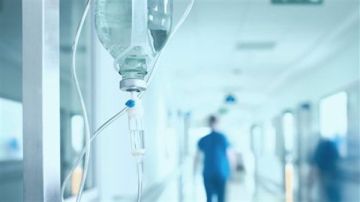 من جديد... فنان عربي شهير يصاب بوعكة صحية مفاجئة (صورة) من جديد... فنان عربي شهير يصاب بوعكة صحية مفاجئة (صورة)