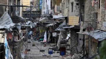 اشتباكات عنيفة في مخيم عين الحلوة وقذائف تحاصر الأهالي وسط نزوح عائلات !!