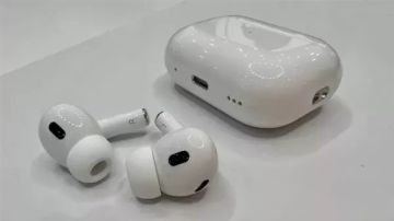 كاميرات داخل السماعات.. كيف تعيد آبل تعريف AirPods Pro؟ كاميرات داخل السماعات.. كيف تعيد آبل تعريف AirPods Pro؟