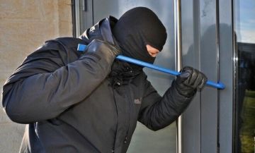 ملثمون سرقوا محتويات محل لبيع الهواتف الخلوية في عكار بقيمة 40 ألف دولار