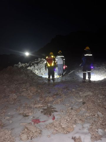 إنقاذ ١٠ مواطنين ضلوا طريقهم في أحراج أرز جاج إنقاذ ١٠ مواطنين ضلوا طريقهم في أحراج أرز جاج