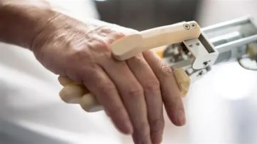 الصين تطور جلدا إلكترونيا عصبيا