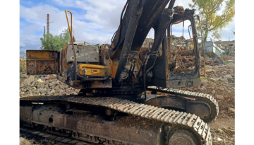 المنار: محلقة إسرائيلية استهدفت حفارة في بلدة مارون الرأس ما أدى إلى احتراقها