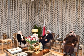 الوزير القطري الخليفي يستقبل بهية الحريري ونجلها نادر الحريري