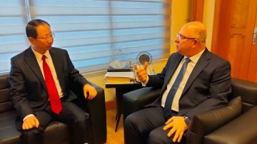 حيدر بحث وسفير الصين في سبل مساعدة لبنان بإعادة الإعمار حيدر بحث وسفير الصين في سبل مساعدة لبنان بإعادة الإعمار