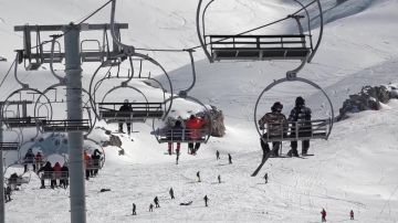 زحمة ومظاهر غريبة... ماذا يجري في كفردبيان؟