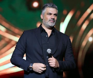 فارس كرم: مستعد أذبح أولادي كرمال أمي.. وكنت أقوي مورفين والدي لأقتله! (فيديو) فارس كرم: مستعد أذبح أولادي كرمال أمي.. وكنت أقوي مورفين والدي لأقتله! (فيديو)