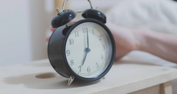 تحذير طبي إجبار الشخص على الاستيقاظ مبكرا قد يضر بصحته