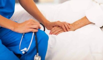 ممرض منزلي وسارق... هذا ما يفعله!