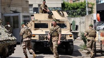 بالصورة: أسلحة وذخائر ومخدرات... والجيش يوقف قاتلا وشخصا آخر! بالصورة: أسلحة وذخائر ومخدرات... والجيش يوقف قاتلا وشخصا آخر!