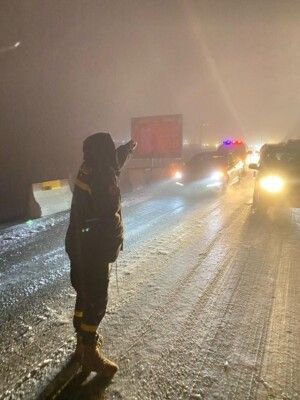 طريق ضهر البيدر مقطوعة أمام كل المركبات بسبب تراكم الثلوج