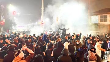 أنظار العالم على إيران: دماء ضحايا الثورة الإسلامية تطارد الملالي