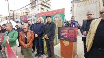 إعلاميو صيدا نظموا وقفة غضب في ساحة الشهداء إستنكارا لاستهداف العدو الصهيوني الشهيد الزميل علي نور الدين(تقرير)