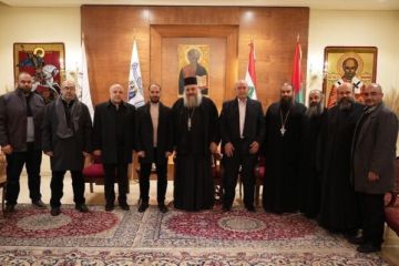 راعي ابرشية زحلة التقى ابو حمدان على رأس وفد من حزب الله وبحثوا في عدد من الشؤون الوطنية