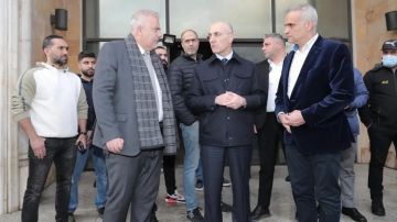 وزير الداخلية في مبنى هيئة إدارة السير وغرفة التحكم المروري وزير الداخلية في مبنى هيئة إدارة السير وغرفة التحكم المروري