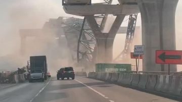 بالفيديو: انهيار رافعة.. وقتيلان