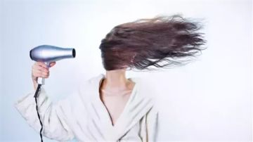 للحفاظ على صحة الشعر في الشتاء.. اليكم هذه النصائح