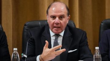 البطاقة الحمراء بوجه المختلسين... متى نسترجع أموالنا؟