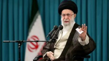 خامنئي: إيران لن تجر إلى الحرب!