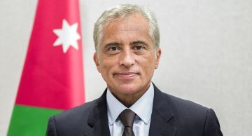 رئيس الوزراء الأردني يصل إلى بيروت رئيس الوزراء الأردني يصل إلى بيروت